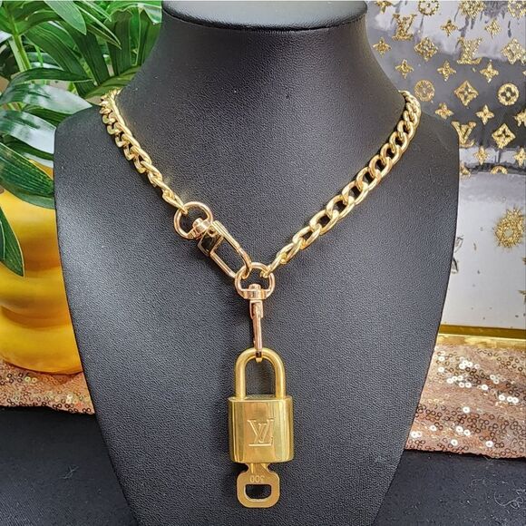 Authentic Louis Vuitton Lock And Key With Unbranded Chain #300 - Picture 2 of 10
